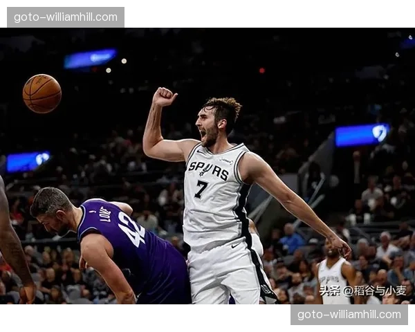 马刺卢克·科内特肩膀受伤 将缺席球队对阵掘金的关键比赛